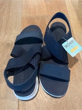 Skechers Cali Navy & White Yoga Foam Cross-Strap Sandals